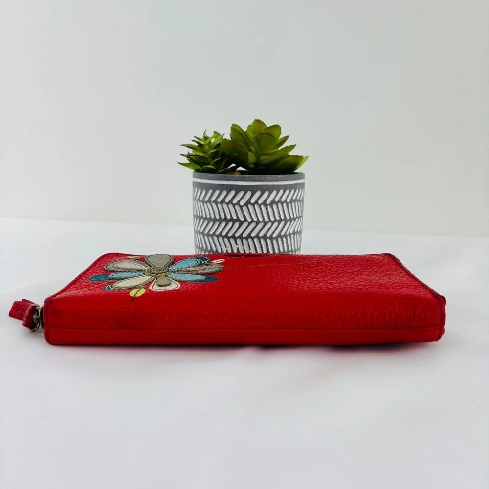 Fossil red pebbled